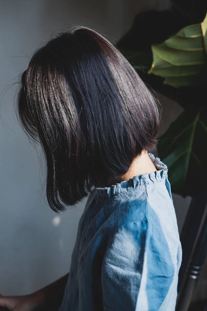Neck frill top