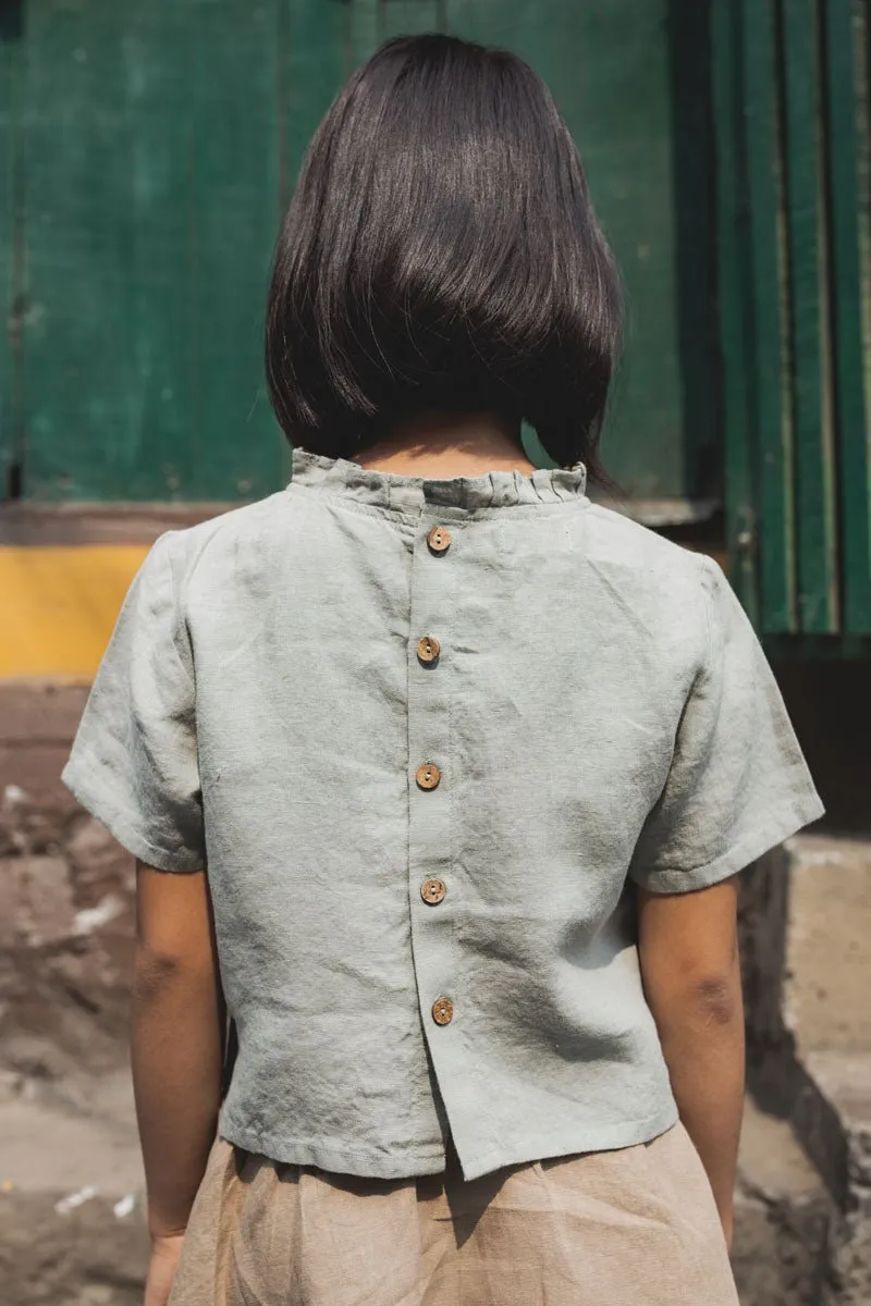 Neck frill top